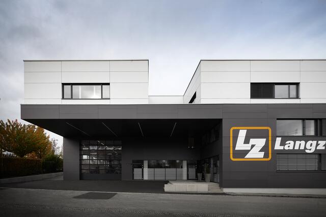 Langzauner investierte in den vergangenen zwei Jahren rund 10 Millionen Euro in den Aus- & Umbau des Firmenstandortes in Lambrechten.