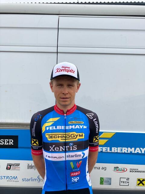 Neuzugang Daniel Turek mit Renndress ausgestattet Wels & Wels Land