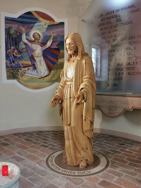 Emmaus-Jesus mit dem Bild vom auferstandenen Jesus (Maler: Prof. Franz Weiß) | Foto: Bild (c) Siegfried Arnold