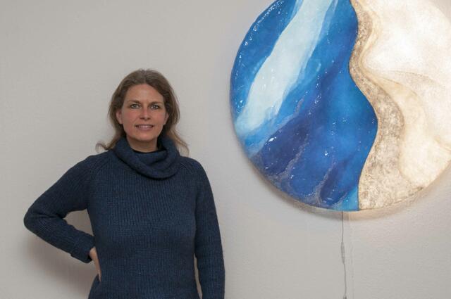 In ihrem Atelier in der Scheibenbergstraße 11 fertigt Astrid Steinbrecher Skulpturen aus Marmor und Objekte aus Kunststoffen. | Foto: Wolfgang Unger