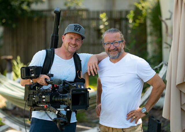  Filmproduzent Christian Rieder mit Holc Naturpool Geschäftsführer Herbert Laßnig bei den Dreharbeiten im Sommer. | Foto: Florian Mori