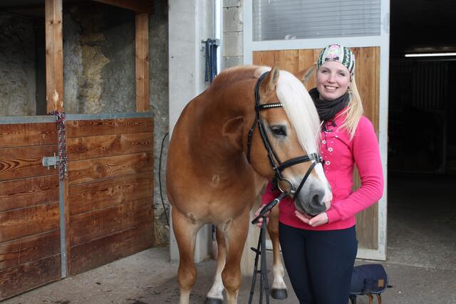 Die Schöne und der Schöne - Janine Grafenauer und Welascano sind ein gutes Team. | Foto: Schauerte