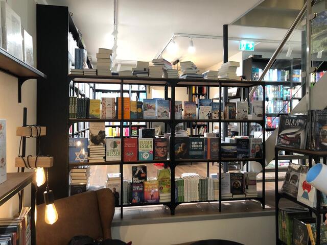 Die Innenräume der Tradtionsbuchhandlung Neugebauer wurden komplett neu gestaltet. | Foto: Hofinger