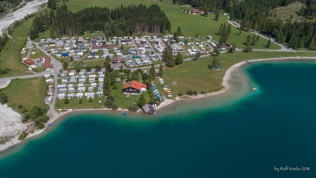 Der Campingplaz "Sennalpe" am hinteren Ende des Plansees. Es gibt viele Dauercamper, aber keine Mobilehoms oder gar Chalets. | Foto: Rolf Marke