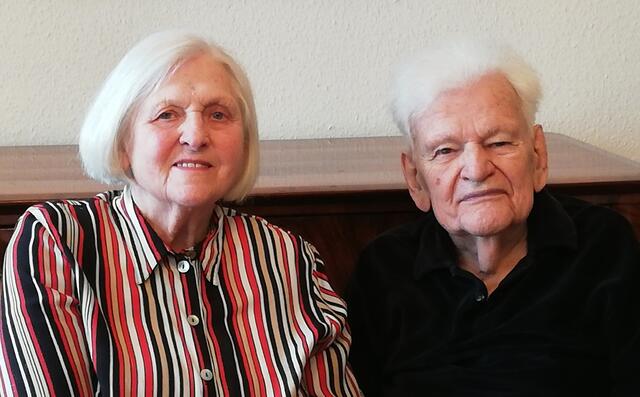 Seit genau 72,5 Jahren ein Herz und eine Seele: Ehepaar Hilde und Alfred Wolf aus Oberdöbling. | Foto: Doris Wolf