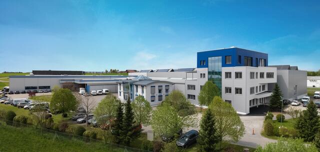 Im Unternehmen arbeiten rund 130 Mitarbeiter. Insbesondere für seine ausgezeichnete Lehrlingsausbildung ist der Wenger Betrieb bekannt. | Foto: Faschang Werkzeugbau GmbH