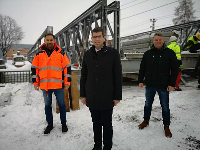 Markus Fink, Projektleiter Straßenbauabteilung Land Kärnten, Straßen- und Brückenbaureferent Landesrat Martin Gruber und Siegfried Wiggisser, Ausschuss Straßenbau und Verkehr Stadt Klagenfurt. | Foto: Büro LR Gruber/Posch