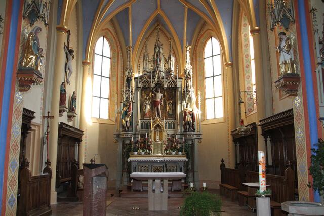 Die Kirche ist denkmalgeschützt und dem Märtyrer Sebastian geweiht.