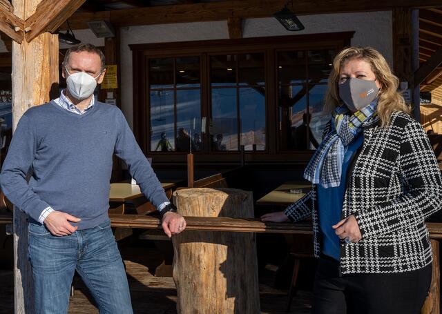 Wirtschaftslandesrat Jochen Danninger und Bürgermeisterin von Waidhofen an der Thaya Eunike Grahofer.  | Foto: NLK Filzwieser