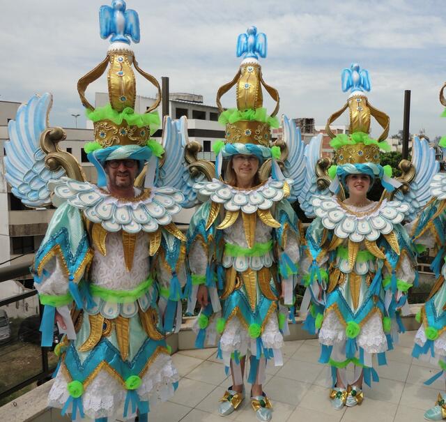 "Im Jahr 2012 nahmen wir mit einer Sambaschule am Carneval in Rio de Janeiro teil und zogen tanzend durch das Sambadrom", schreibt uns Brigitte Robertson aus Thal. | Foto: Brigitte Robertson