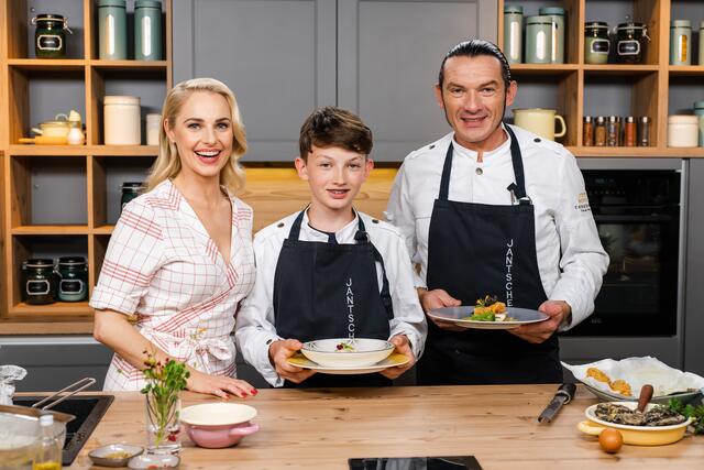 Silvia Schneider, Laurin Jantscher und Gustav Jantscher („Huchen mit panierter Auster und Senf-Zwiebel-Sauce“ und "Pochiertes Ei mit Kartoffel-Trüffelschaum").