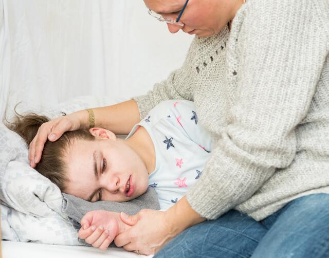 Menschen mit Epilepsie haben kein höheres Risiko, schwerer an COVID-19 zu erkranken.