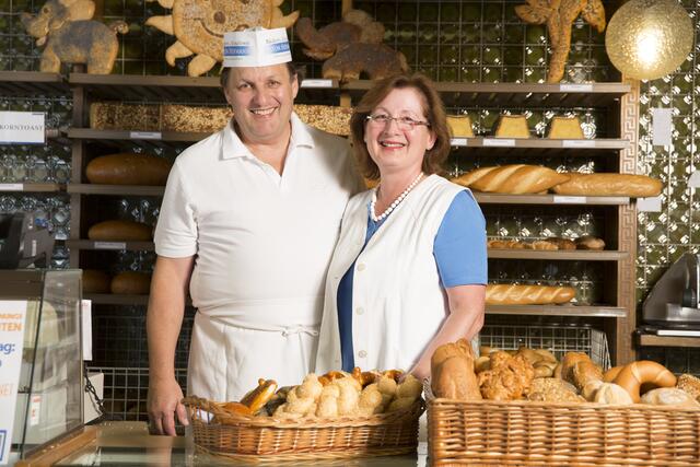 Das Ehepaar Anton und Marianne Hofmann von der gleichnamigen Bäckerei in Itzling.  | Foto: Bäckerei Hofmann 