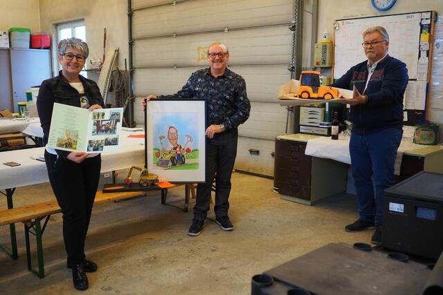 Der frisch gebackene Pensionist Johann Sommer mit Bürgermeister Josef Kutrovatz und Vizebürgermeisterin Ulrike Kitzinger | Foto: Sigleß