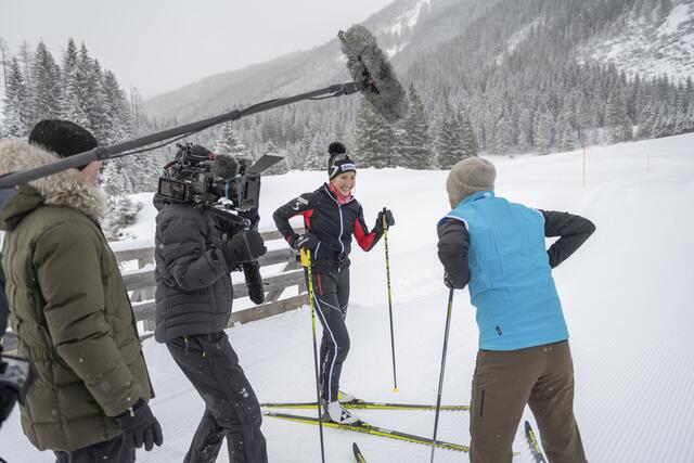 Teresa Stadlober und Richard Deutinger zogen über die Loipen der Gnadenalm.  | Foto: Steinbauer Photography