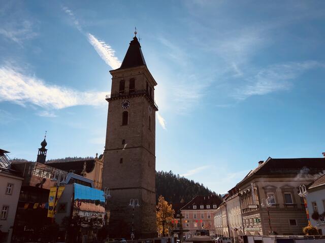 Unter dem Stadtturm werden Burger serviert. | Foto: Verderber