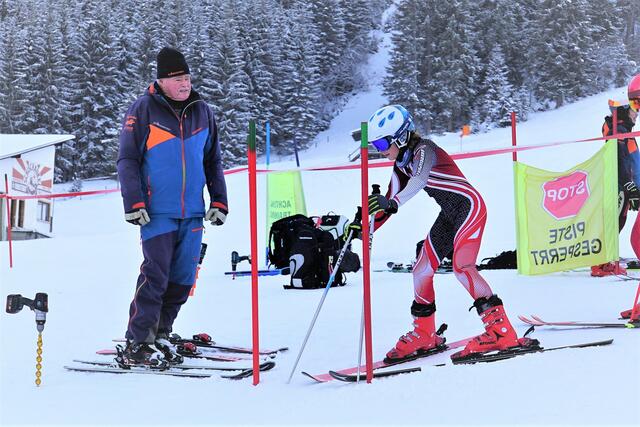 German Bauregger trainiert beim Skiclub Radstadt seit 57 Jahren den Nachwuchs.  | Foto: ServusTV