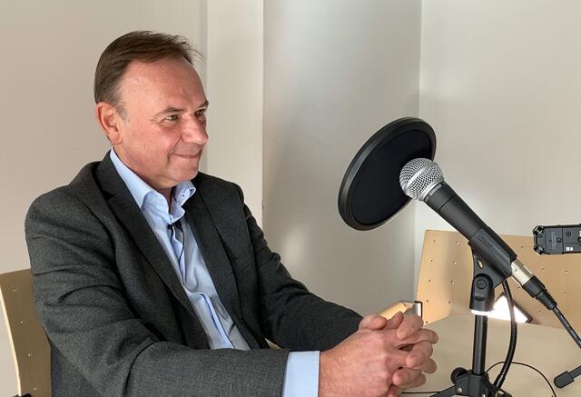 Berufliches und auch Privates gibt es jetzt von Bezirksvorsteher Gerald Bischof auf seinem neuen Podcast zu hören. | Foto: BV 23