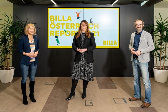 Präsentation des BILLA Österreich Report 2021: Katharina Mühl (Glücksbotschafterin und Mentalcoach), Elke Wilgmann (Vorstand Consumer Billa Merkur Österreich) und Stefan Schiel (Managing Director marketmind) (v.l.).  | Foto: BILLA AG / Robert Harson