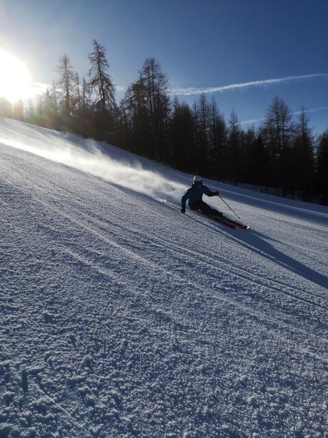 Dominik ist auch beruflich viel auf der Piste unterwegs: Im Winter arbeitet er in der Skischule. | Foto: Dominik Schranz