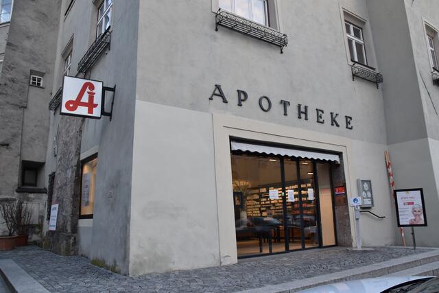 Die Kur- und Stadtapotheke in der Altstadt von Hall.