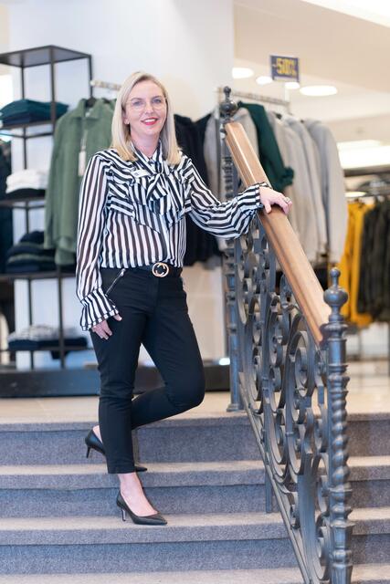 Daniela Kral im Kleider-Bauer-Geschäft in Bruck an der Mur. | Foto: Klaus Pressberger