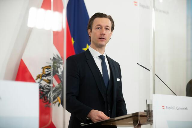 Finanzminister Blümel legt am Freitag eine eidesstattliche Erklärung vor. | Foto: Christopher Dunker/BKA