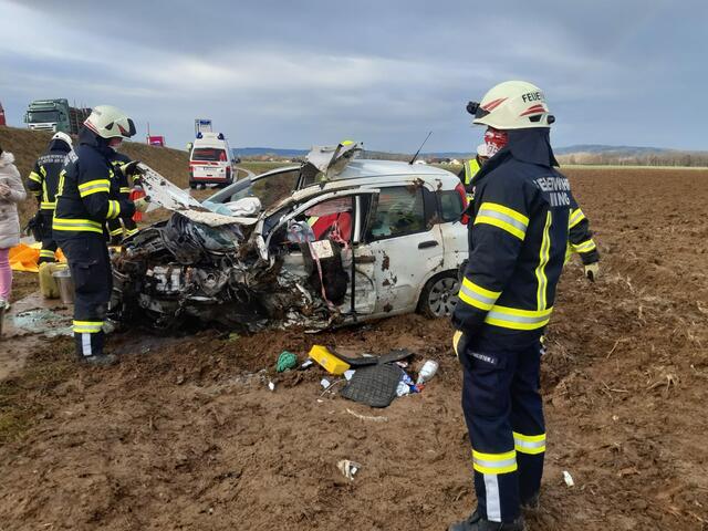 Am 23.12.2020 musste der Lenker dieses Fahrzeuges mittels Bergeschere befreit werden.