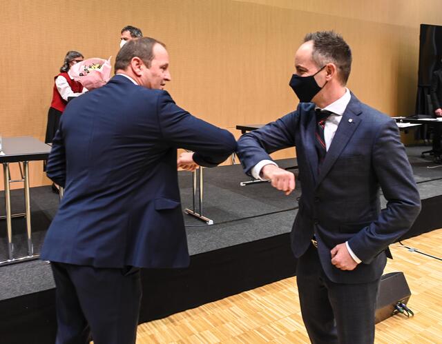 Angelobung in Coronazeiten. LHStv. Josef Geisler und Vizebgm. Markus Lassenberger. | Foto: zeitungsfoto.at