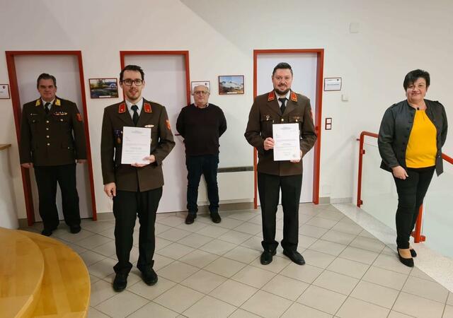 Die Feuerwehr Rauchwart wählte erneut Kommandant Dominik Zach (2. von rechts) und Kommandant- Stellvertreter René Graf (2. von links).