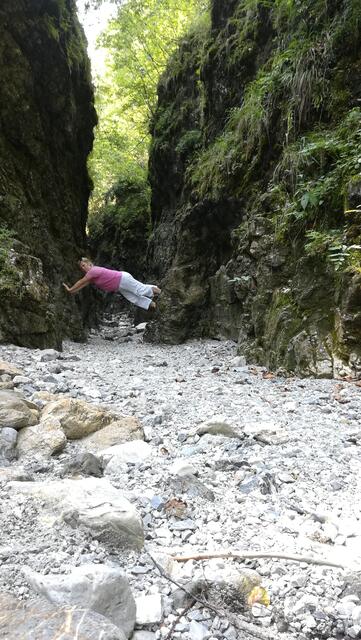 In der Rosslochklamm war ich übermütig - die engen Felswände haben direkt danach gerufen - mit ihnen zu spielen