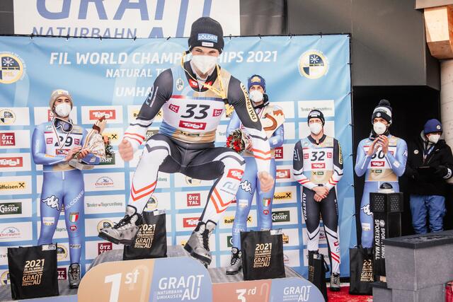 Freudensprung des neuen  Weltmeisters: Thomas Kammerlander holte in Umhausen den WM-Titel. | Foto: ÖRV/Miriam Jennewein