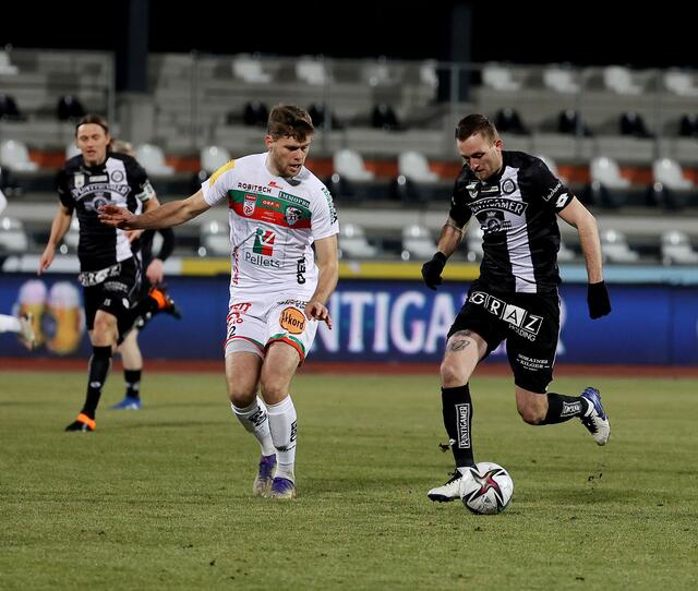 Hofft, bis zum Spiel am Sonntag gegen den WAC wieder fit zu werden: Jakob Jantscher (r.) laboriert an einer Fersenverletzung.