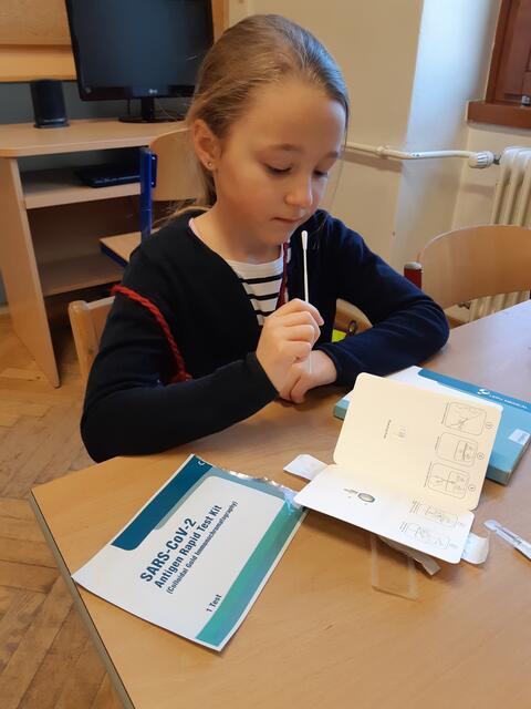 "Cool war es, überhaupt nicht schlimm", für die siebenjährige Katharina war der Test kein allzu großer Auftrag mehr. | Foto: KK (Bild nicht zur Weiterverwendung)