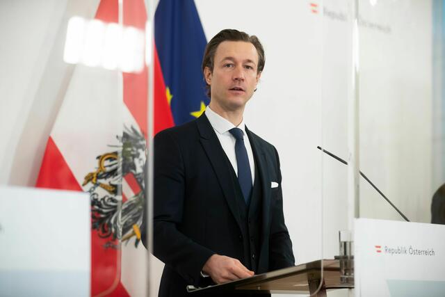 Die ÖVP ist wegen der Ereignisse rund um die Ermittlungen gegen Finanzminister Blümel in Bedrängnis geraten. | Foto: Christopher Dunker/BKA