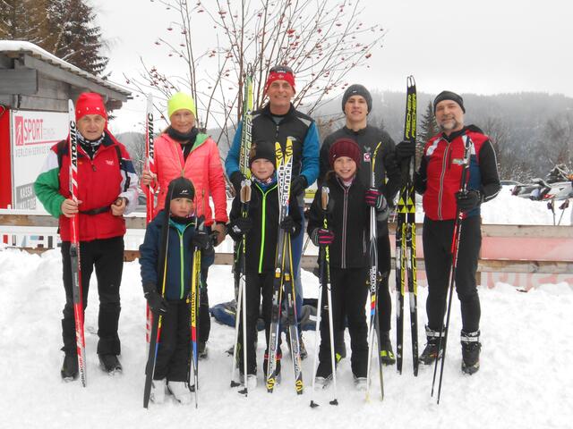 Das Team des Leibnitzer AC präsentierte sich zum Saisonstart in starker Form – vor den Wettkämpfen werden alle Athleten einem Corona-Test unterzogen.  | Foto: Hartinger