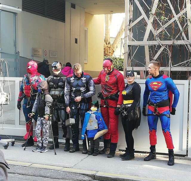 Spiderman, Catwoman und Superman waren heute am Alsergrund zu Gast. | Foto: Patricia Hillinger