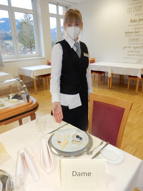 Lara Kerschbaumer aus Waidhofen, eine unserer diplomierten KäsekennerInnen