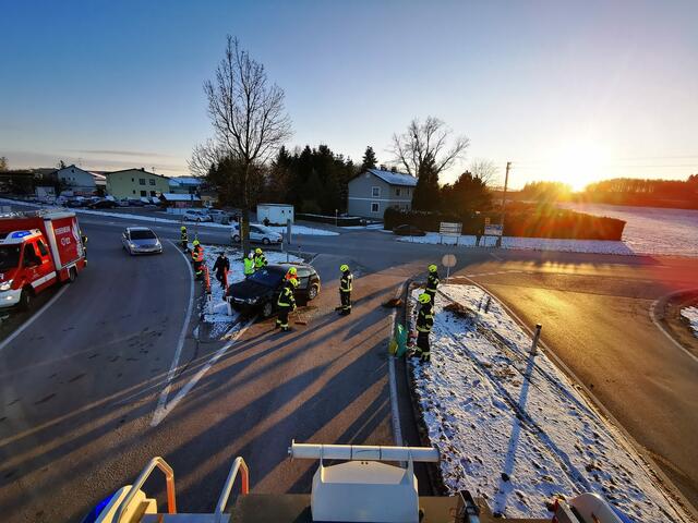 Einsatz der FF Traxlham bei einem Verkehrsunfall am 13. Februar. | Foto: FF Traxlham