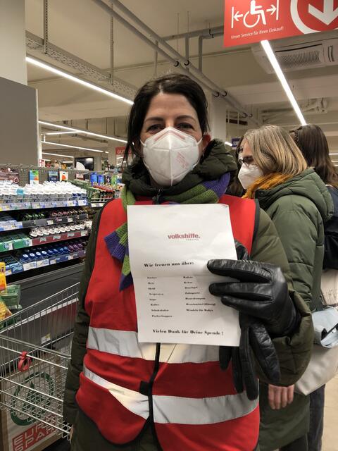 Tanja Wehsely zeigt die Einkaufsliste her: "Das brauchen wir alles!"