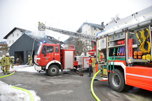 Die Freiwillige Feuerwehr Reutte konnte den Brand rasch unter Kontrolle bringen.