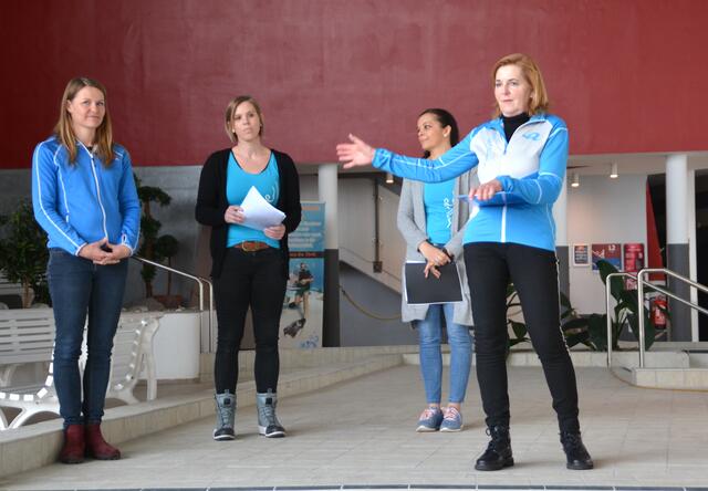 Die Bürgerinitiative "Erhalter des Waves" bei der Eva Dollinger, Tanja Naschberger, Melanie Schoner-Haid, und Gabi Hausberger (v.l.) mitwirken, kämpft für die Wörgler Wasserwelt.  | Foto: Gredler