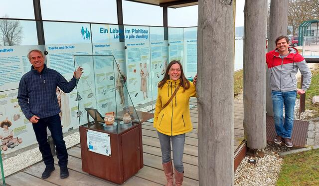 Leo Gander, Julia Soriat-Castrillón und Josef Nußdorfer (v.l.) sorgen im Bezirk Vöcklabruck für die Umsetzung des Leader-Förderprogramms, das auch bis ins Jahr 2027 gesichert ist.  | Foto: VRVA
