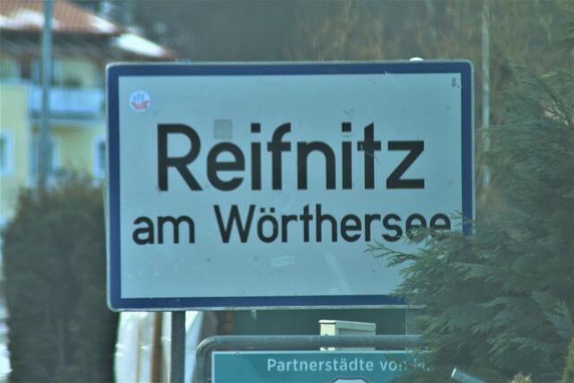 Reifnitz am Wörthersee, Ortstafel