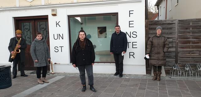 Siebentes Kunstfenster: Andreas Praßl, Elisabeth Triebl, Beate Gatschelhofer, Gerhard Meixner und Michaela Leutzendorff Pakesch.