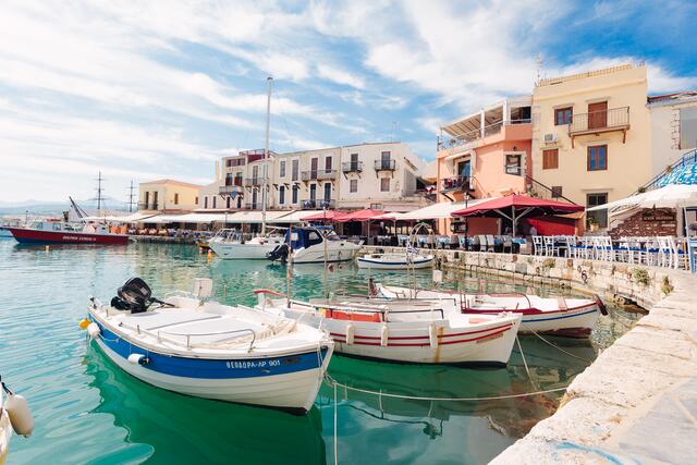 Griechenland wird auch im Sommer 2021 beliebtestes Reiseziel bleiben. Niedrige Infektionszahlen, schlüssige Hygienekonzepte und ein breites Angebot hatten Griechenland bereits 2020 zum beliebtesten Urlaubsland gemacht. Mit Kreta, Rhodos und Kos sichern sich gleich drei griechische Inseln einen Platz in den Top 5 der beliebtesten Reiseziele. | Foto: TUI