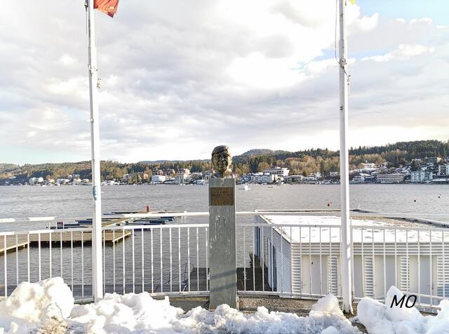 Franko Andolfo, Denkmal, Seepromenade in Velden