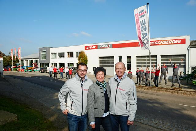 Christoph Deschberger hat den Betrieb 2020 von seinen Eltern Anna und Karl Deschberger übernommen. | Foto: Landtechnik Karl Deschberger
