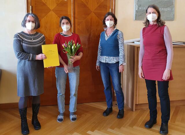 Die Initiatorinnen mit der verantwortlichen Stadträtin (v.l.n.r.): Ilse Kirchebner, Uschi Schwarzl, Elisabeth Jürschik und Brigitte Schwab. | Foto: privat