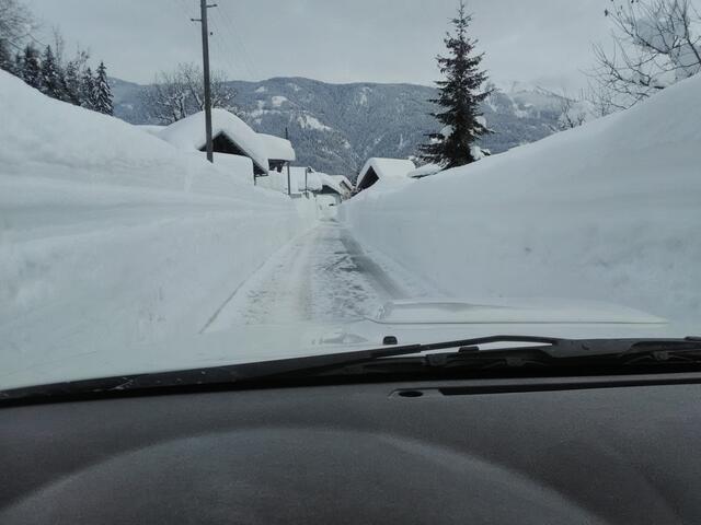 Viel Platz bleibt Räumfahrzeugen im Einsatz meist nicht. | Foto: Privat